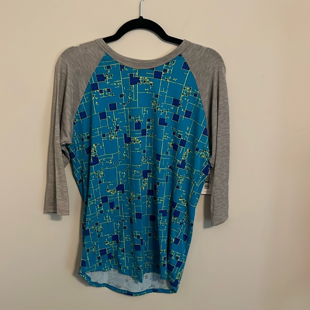 M LuLaRoe Randy Tee